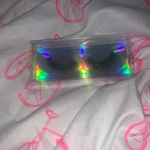 Holographic lashes
